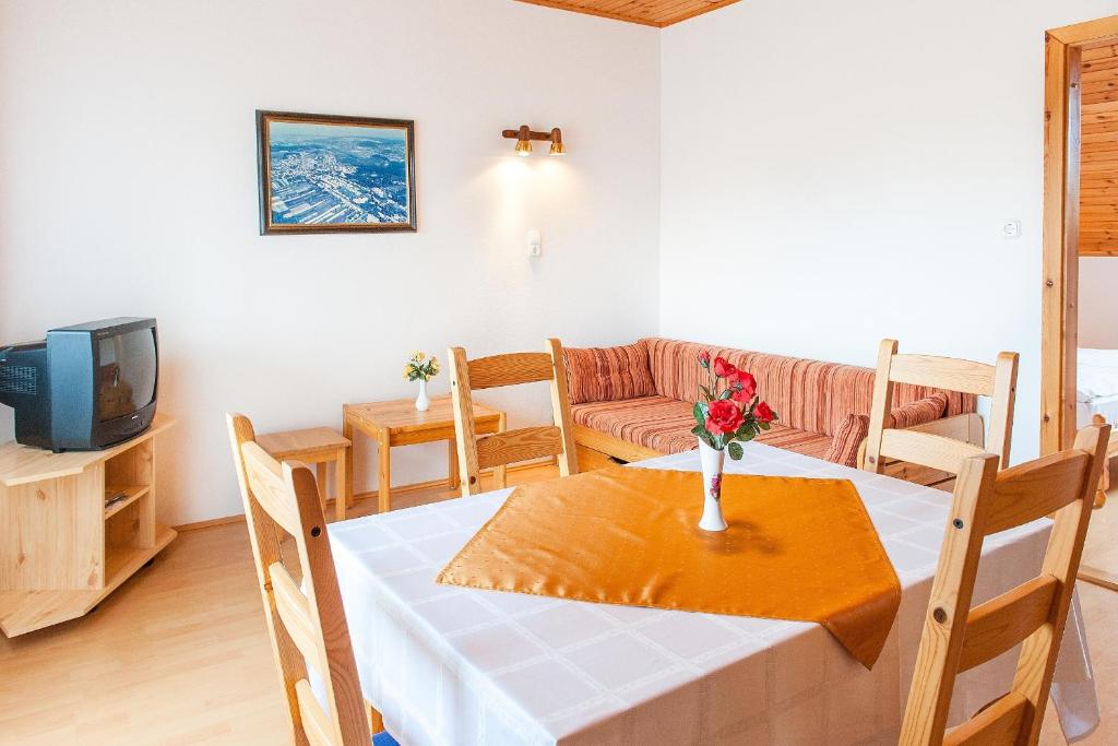 Семейный (Семейный номер (для 2 взрослых и 2 детей)), Takács Apartmanház