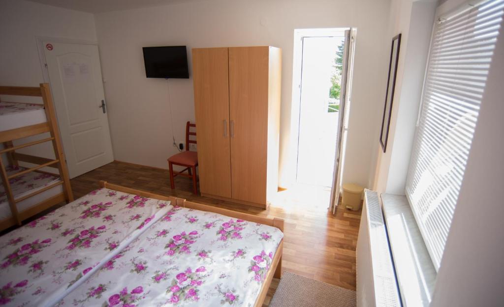 Hostel Larisa photo 2