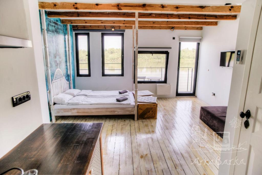 Студио (Номер-студия с кроватью размера «queen-size»), ArkaBarka 2- Floating Dream Apartments