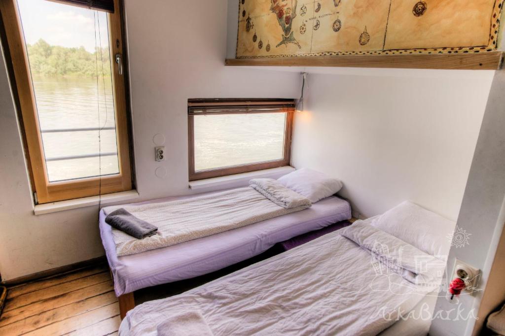 ArkaBarka Floating Hostel photo 1