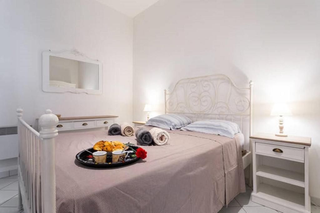 STE REPARATE F4 MODERNE, DESIGN, Place Rossetti, heart old town photo 3