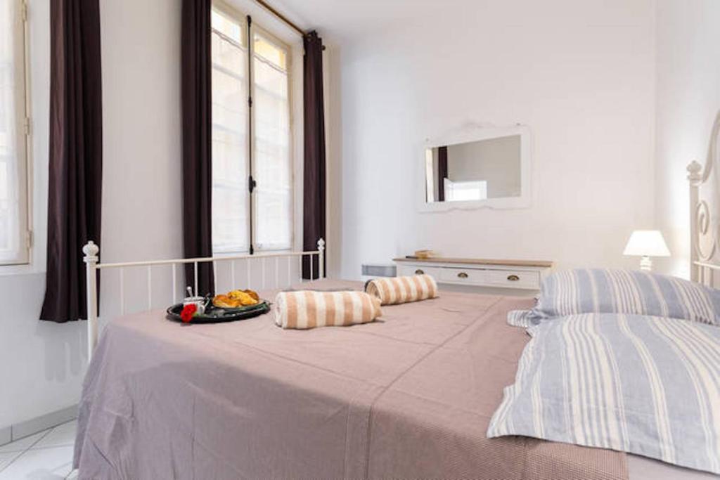 STE REPARATE F4 MODERNE, DESIGN, Place Rossetti, heart old town photo 4