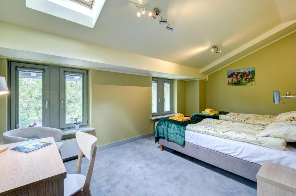 Двухместный (Double or Twin Room with Garden View- adapted for people with disabilities), Ratusz B&B