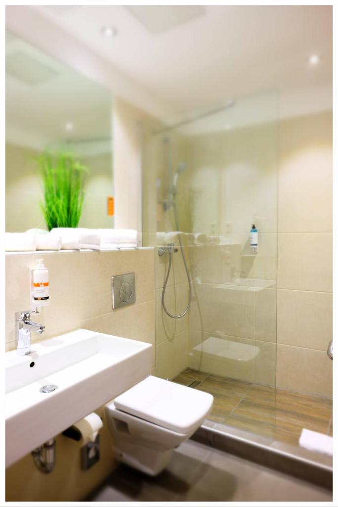 Семейный (Семейный номер (для 2 взрослых и 1 ребенка)), Motel Plus Berlin