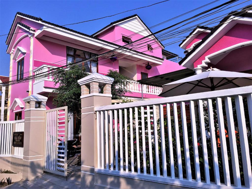 Pink house Homestay