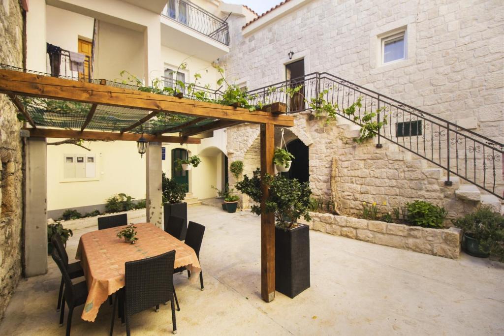 Apartments Dvor - ap1, ap2, ap3 photo 1