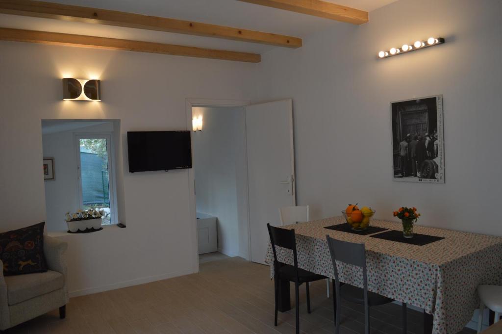 Kućica [kȕtɕitsa] - small house with free parking photo 3
