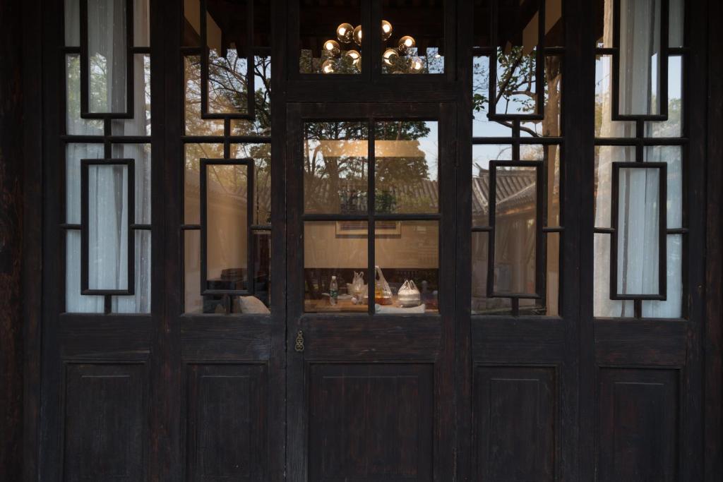 Двухместный (China Mainland citizens with Chinese ID card only - Deluxe Room (2 Adults + 1 Child)), Courtyard Guesthouse, Beijing