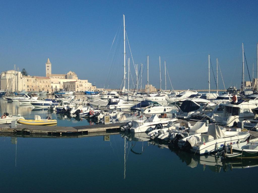 ibis styles Trani - Tap to explore photos