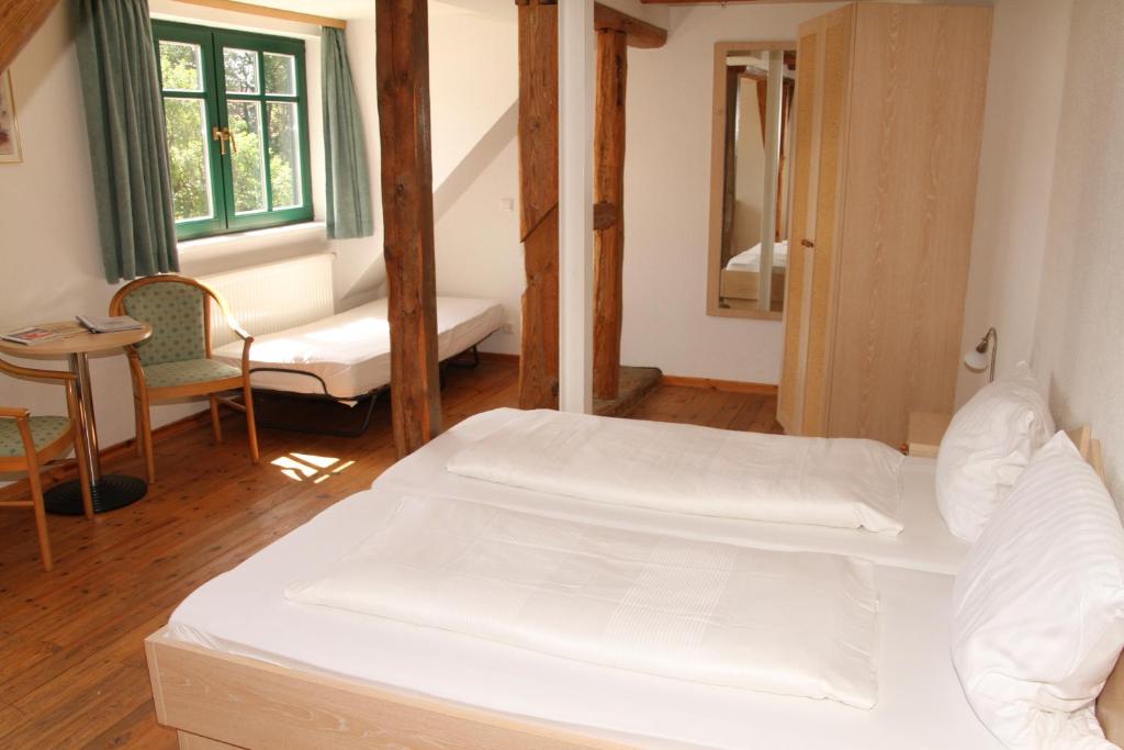 Landgasthof "Wirtshaus Zur Eibe" photo 2