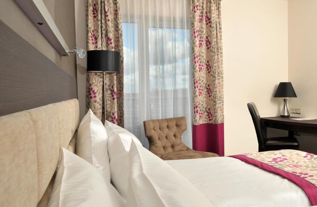 Двухместный (Улучшенный номер с кроватью размера «king-size»), Hotel 3 Trio
