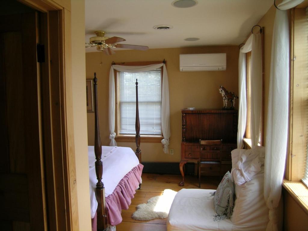 Emilyville Inn photo 3