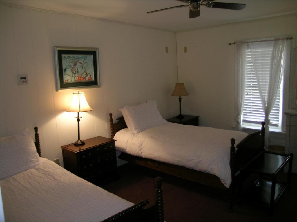 Emilyville Inn photo 2