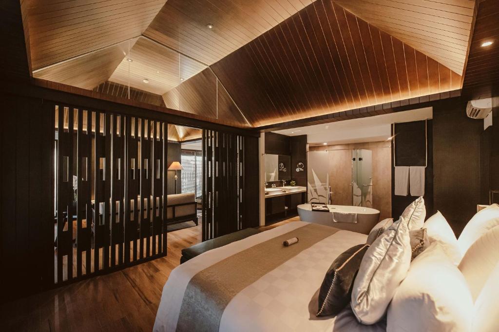 Сьюит (The Layonsari Suite with Pool View), The Vira Bali Boutique Hotel & Suite