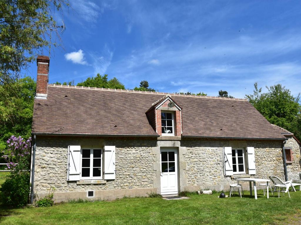 Unique Holiday Home with Pool in Combreux Centre photo 1