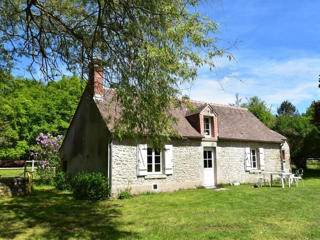 Unique Holiday Home with Pool in Combreux Centre photo 4