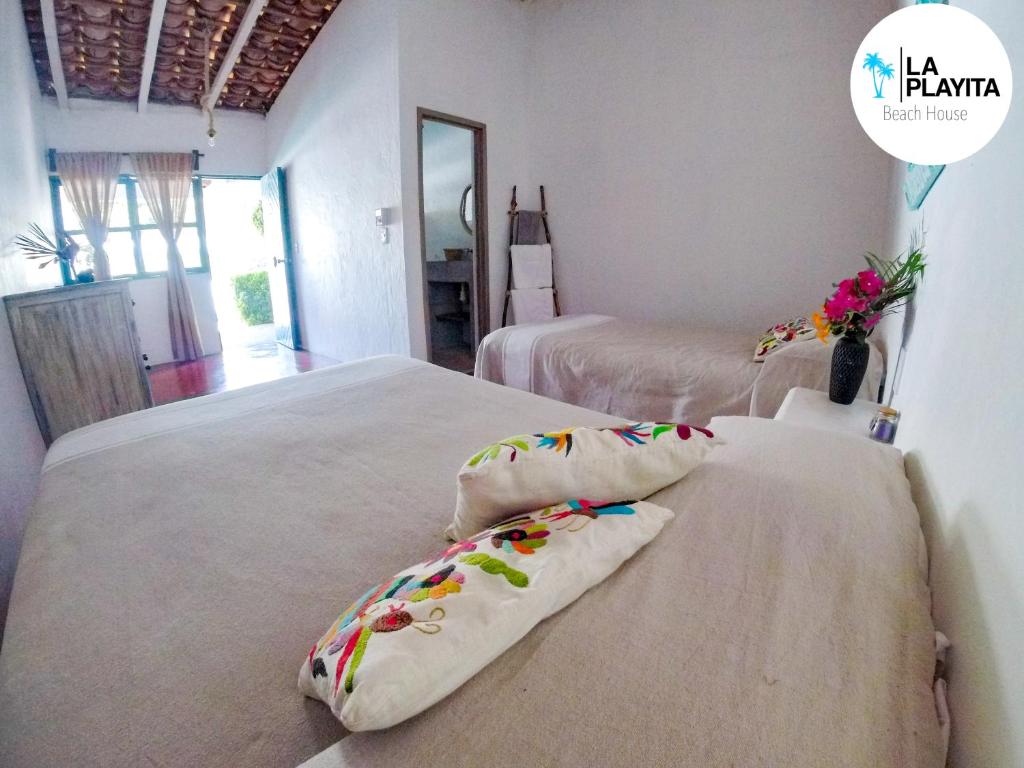 La Playita Beach House photo 2