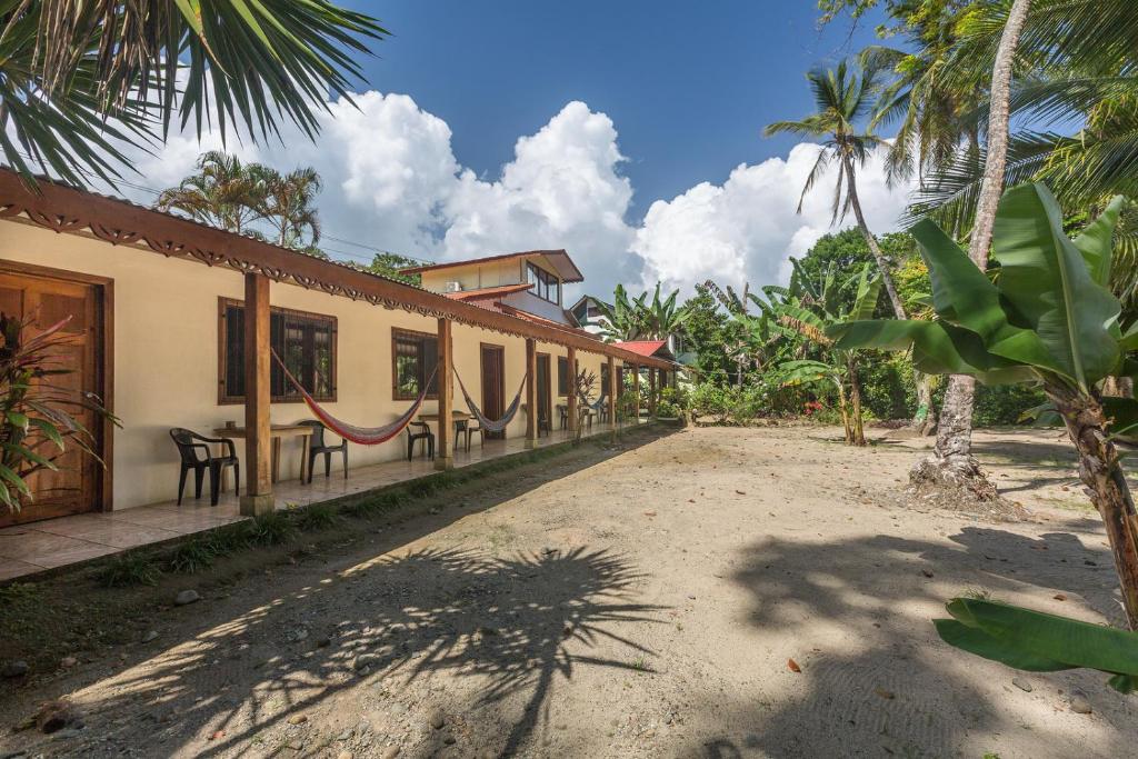 Yucca Beachfront Hotel