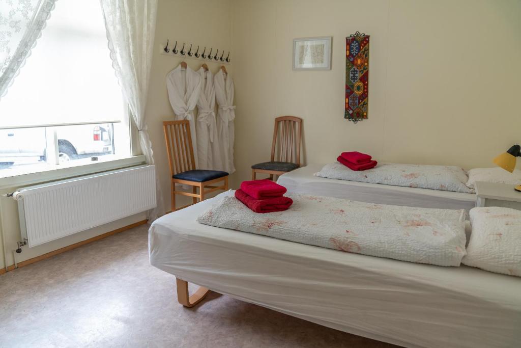 Guesthouse Ísafjördur - Gamla photo 4