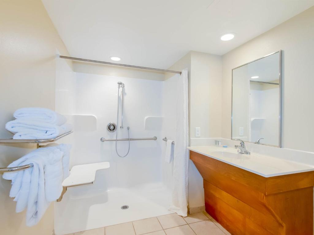 Beachside Resort Panama City Beach Room Type - King Studio with Sofa Bed - Accessible Beachside Resort Panama City Beach Room Type - King Studio with Sofa Bed - Accessible