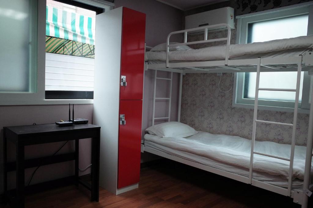 Четырехместный (Четырехместный номер с общей ванной комнатой), YaKorea Hostel Gangnam