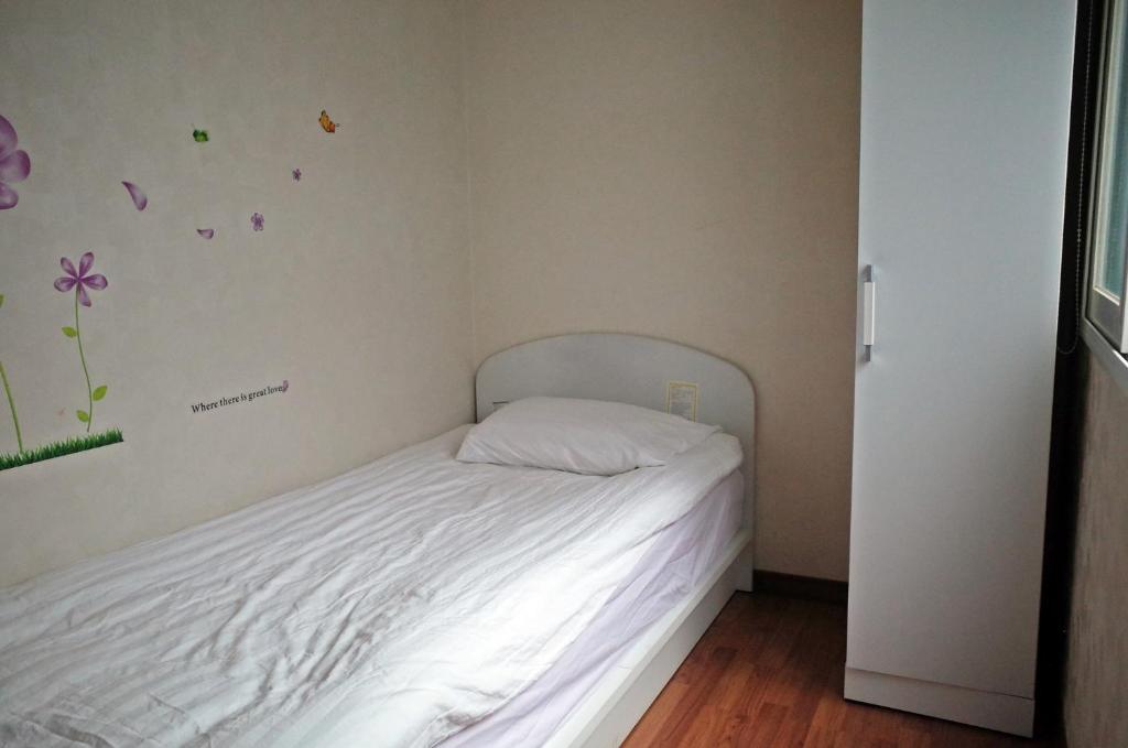 Одноместный (Одноместный номер с общей ванной комнатой), YaKorea Hostel Gangnam