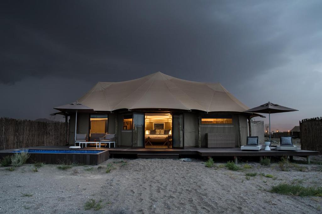 {
  "en-gb": "Kingfisher Retreat by Sharjah Collection"
}