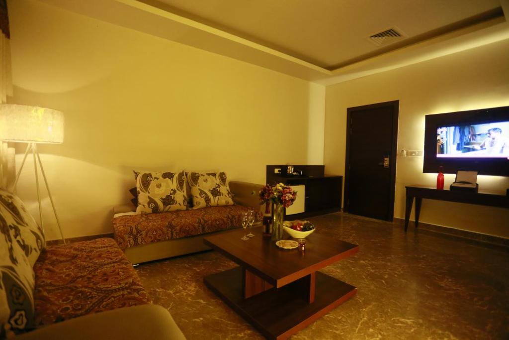 Сьюит (Suite with Taj View (Early check in at 12 noon, subject to availability & 10% discount on F&B)), Hotel Alleviate