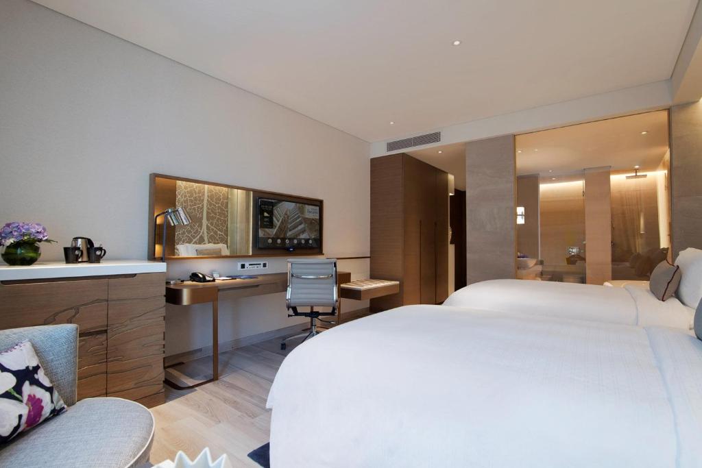 Двухместный (Классический номер с 2 односпальными кроватями), Отель Al Bandar Rotana – Dubai Creek