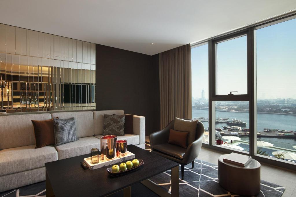Сьюит (Люкс «Премиум» с видом на залив), Отель Al Bandar Rotana – Dubai Creek