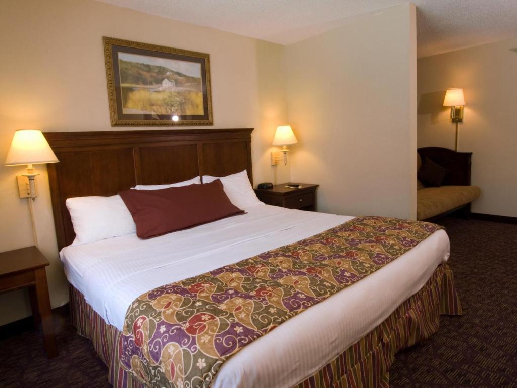 Lamplighter Inn-South photo 2