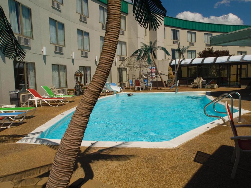Lamplighter Inn-South photo 1