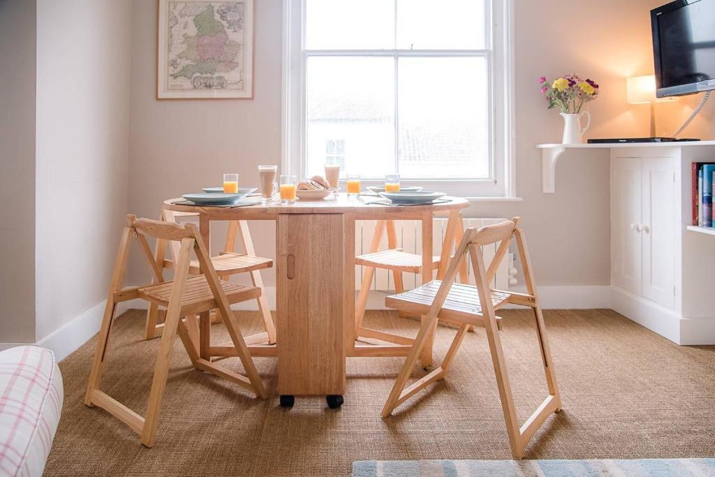 Serendipity, an apartment on the high street! photo 1