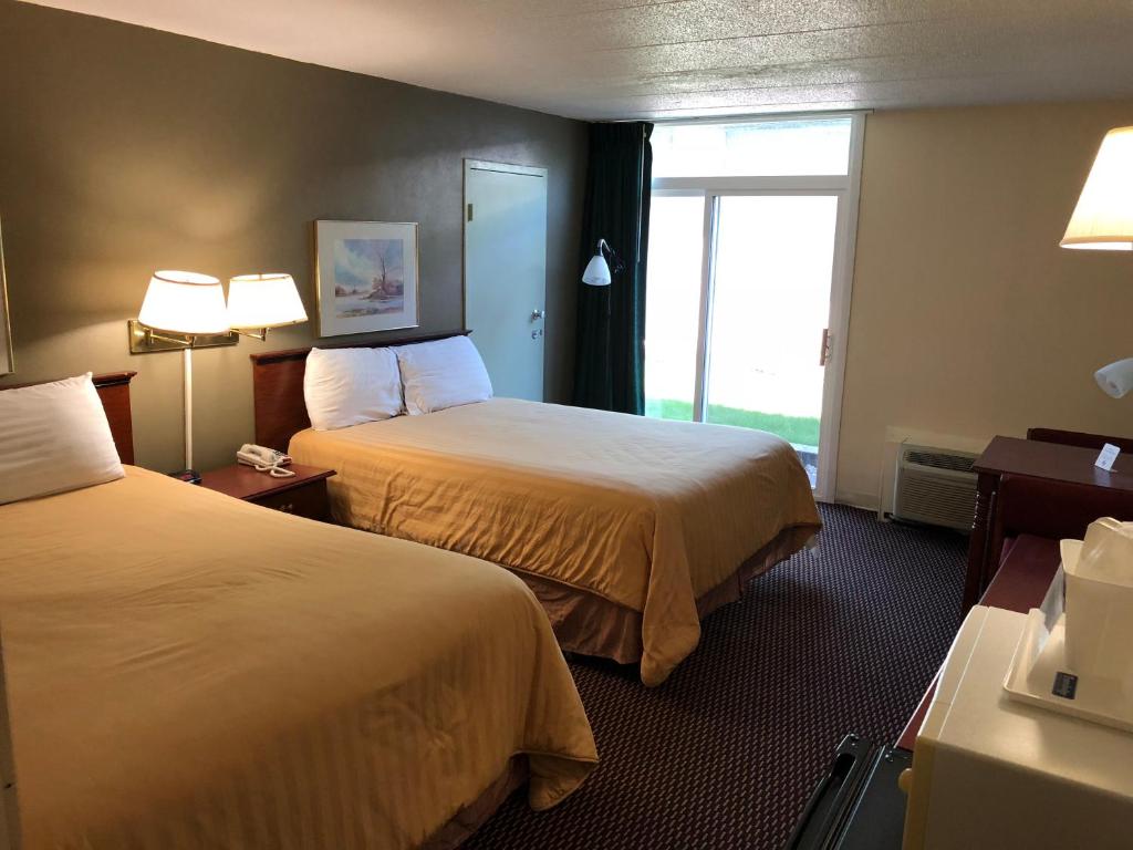 Norwood Inn & Suites Worthington photo 1