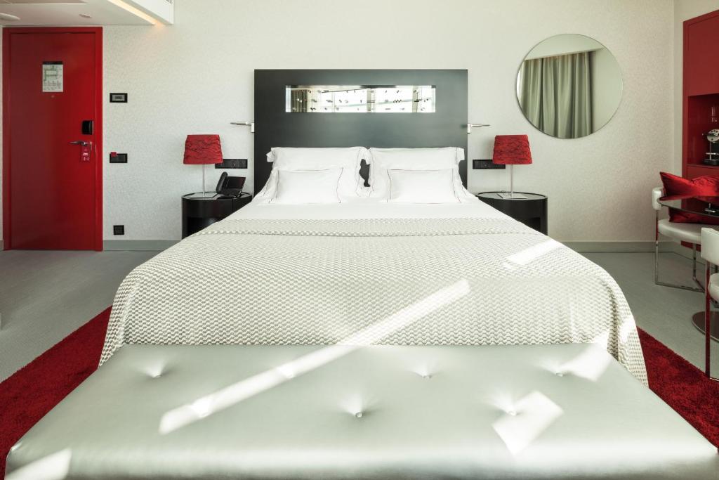 Двухместный (Двухместный номер «Премиум» с 1 кроватью), MYRIAD by SANA Hotels
