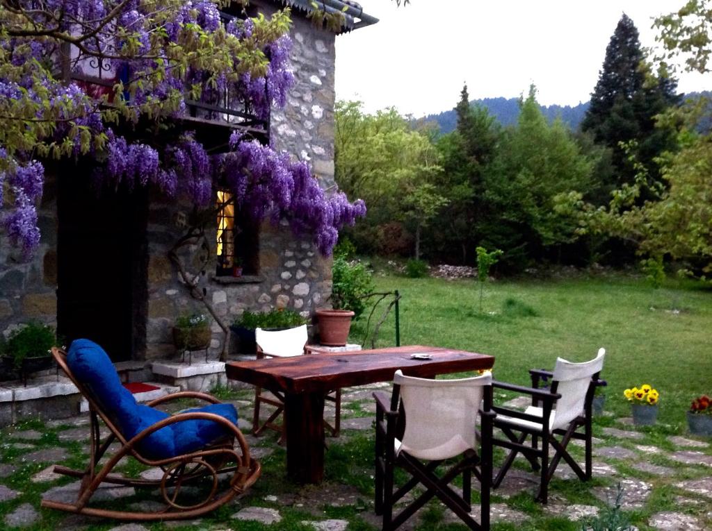 Marina's Stone Cottage photo 3