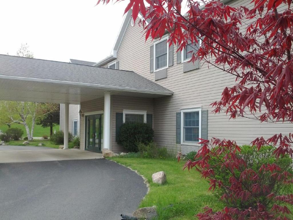 Brook Pointe Inn image