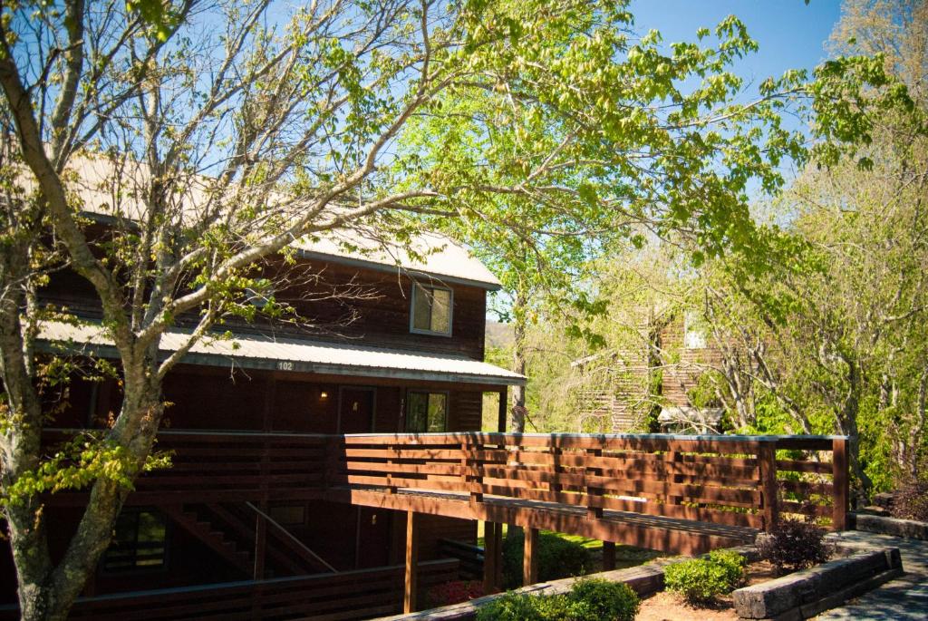 Country Hideaway at Mountain Lakes image
