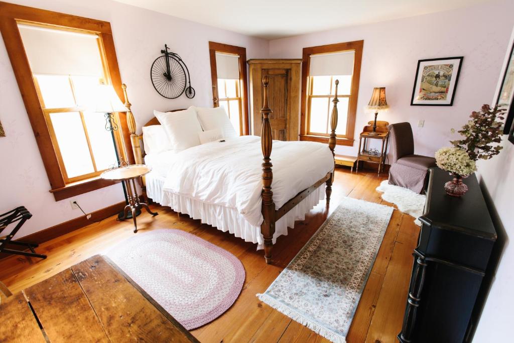 Round Barn Farm B & B Event Center photo 4