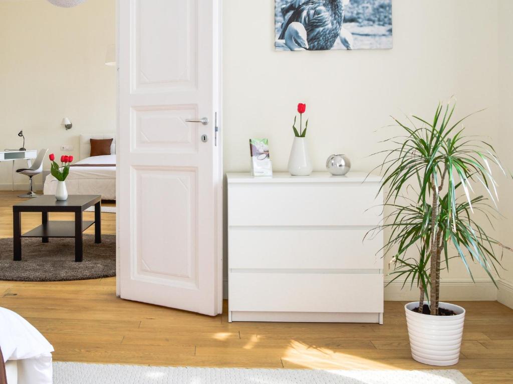 Апартаменты (Pink Home - Апартаменты с 3 спальнями - 1-3. Anker köz Budapest 1061), Basilica Apartments