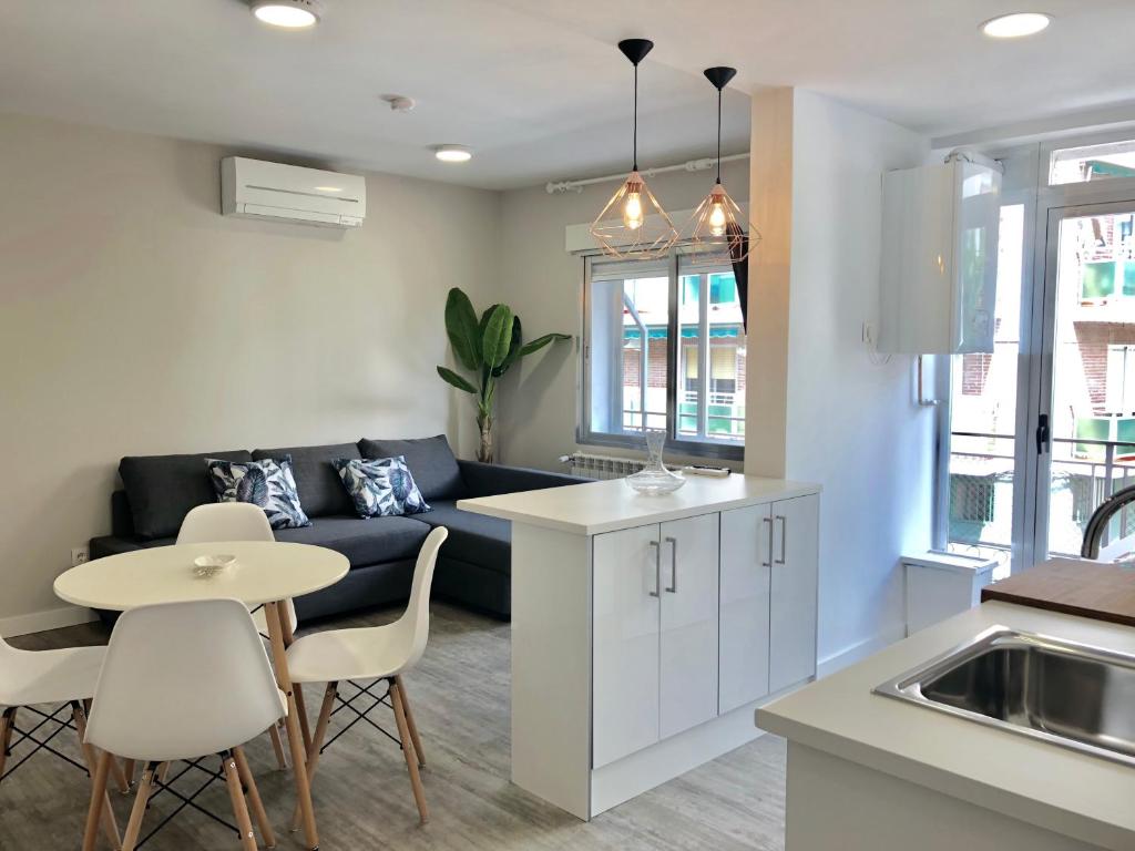 Plaza 5 Carabanchel Apartment
