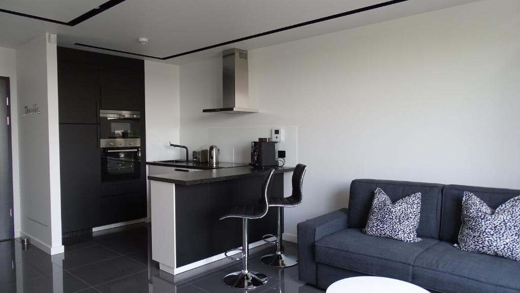 Black Line Apartment photo 4