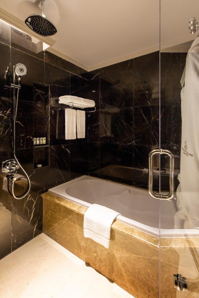 Ezdan Palace Hotel photo 2
