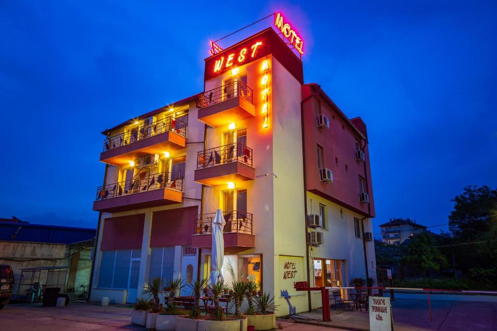 Hotel West photo 1