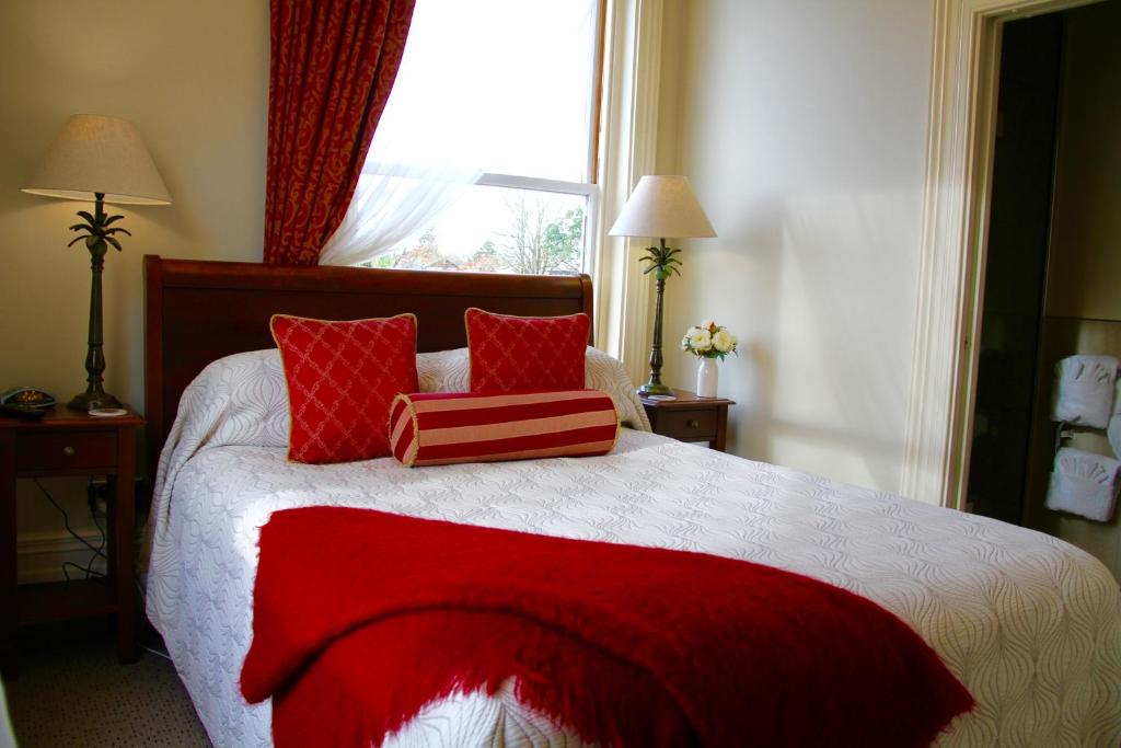 Merivale Manor photo 1