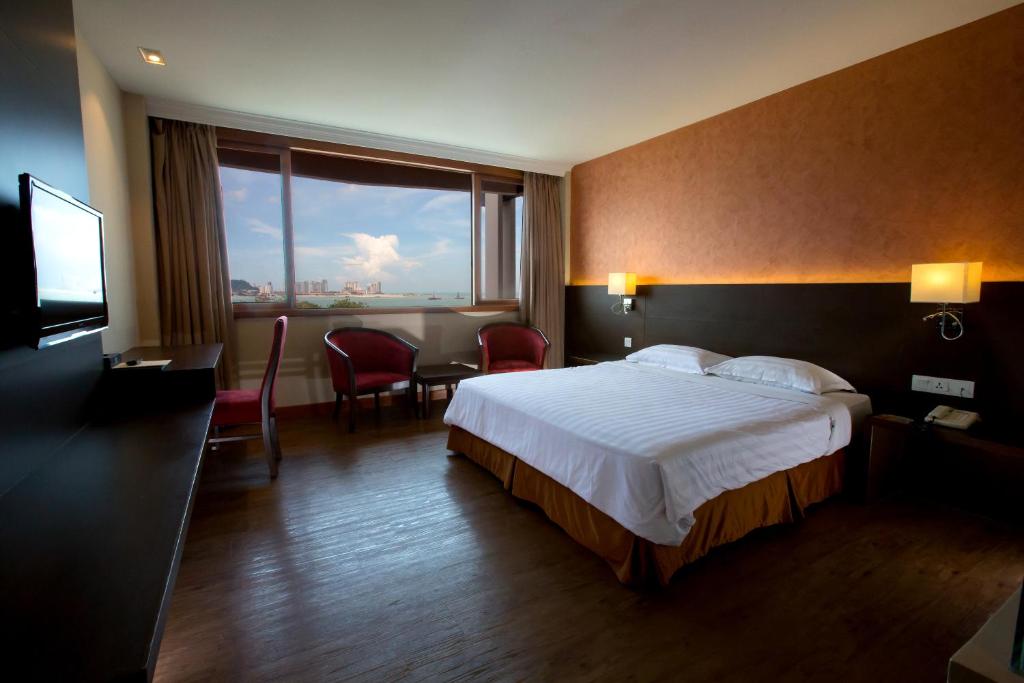 Двухместный (Улучшенный номер с кроватью размера «king-size»), Hotel Malaysia