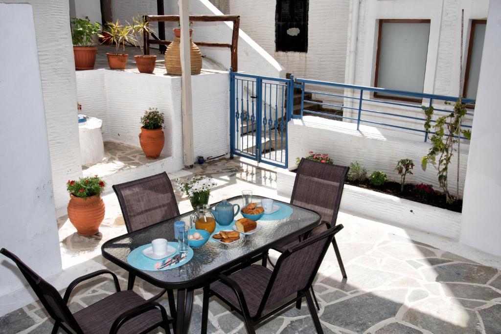 Gavrion's Nest - Premium Cycladic Studio - Tap to explore photos