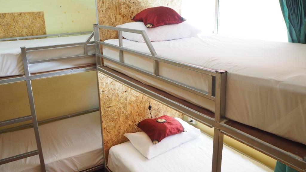 Номер (Кровать в общем 4-местном номере для мужчин и женщин), Chaokoh Dorm Room
