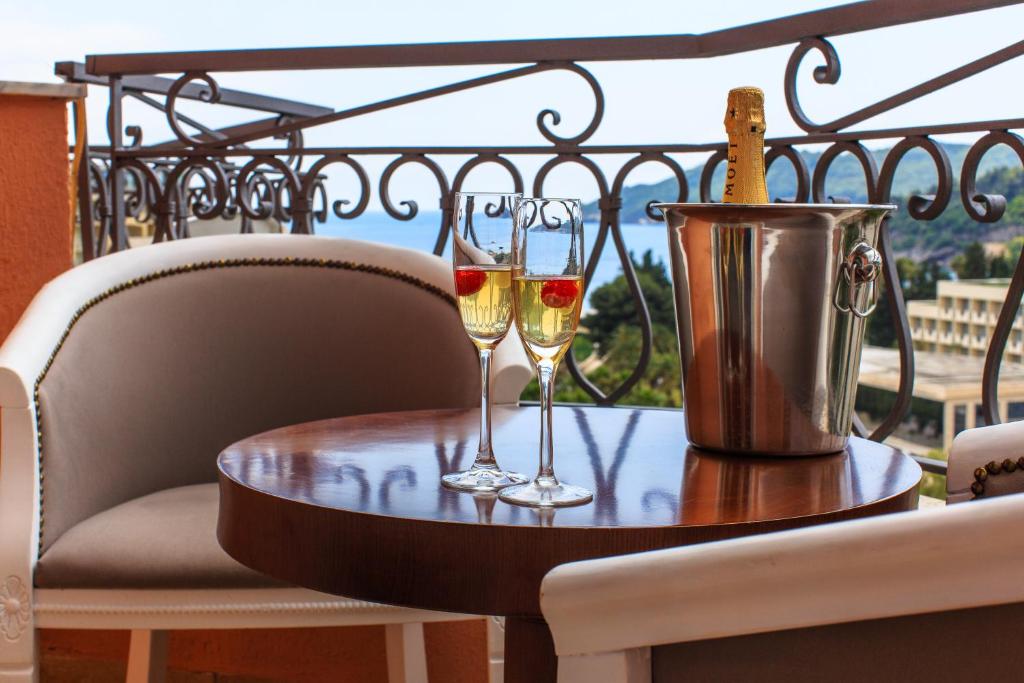 Сьюит (Двухуровневый люкс с балконом), Hotel Magnolija