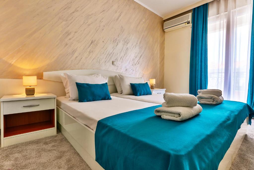 Сьюит (Полулюкс с балконом и видом на бассейн), Hotel Magnolija